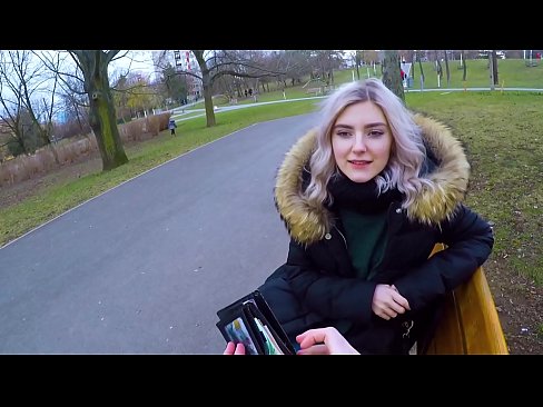❤️ Gleypir heitt ásamt ókunnugra fyrir peninga - blástur í garðinum eftir Evu Elfie ❤ Klámmyndband á is.bookland.top ❤